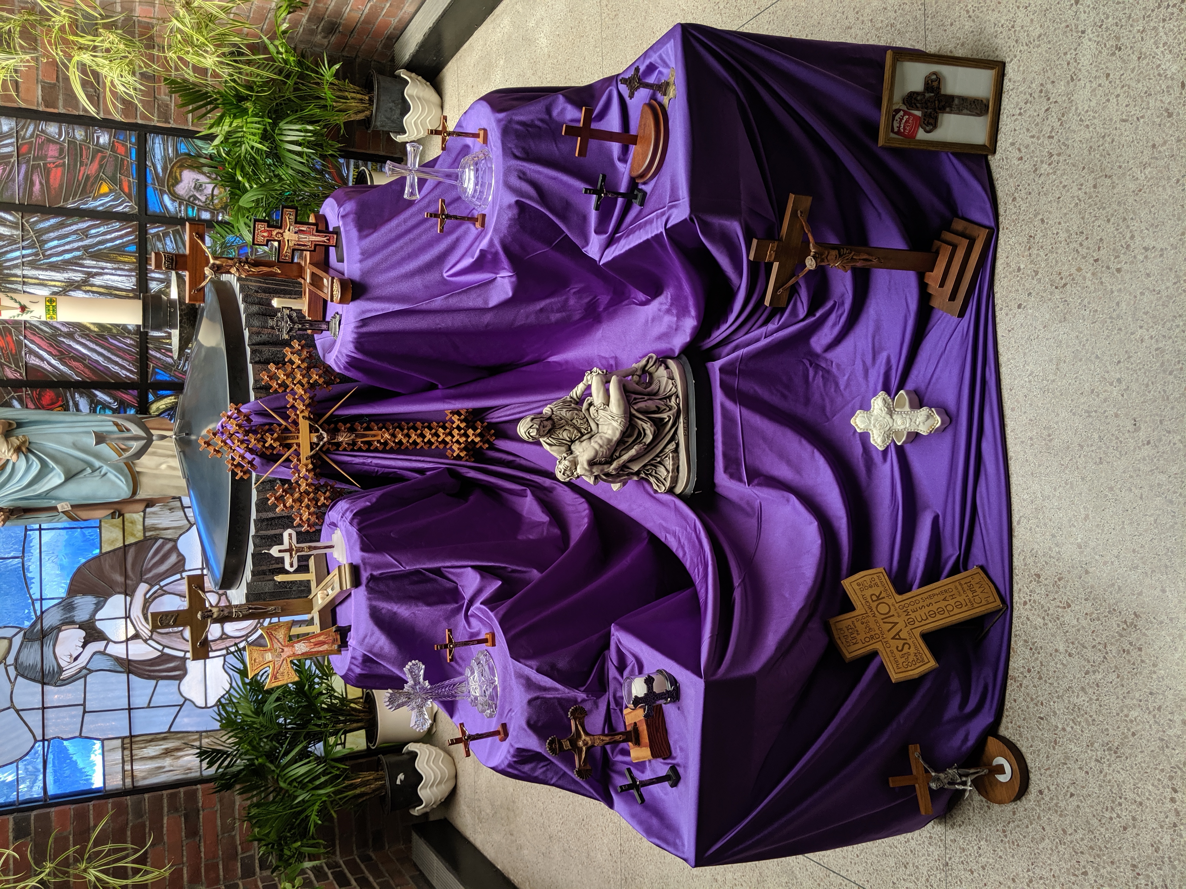 Lent cross display